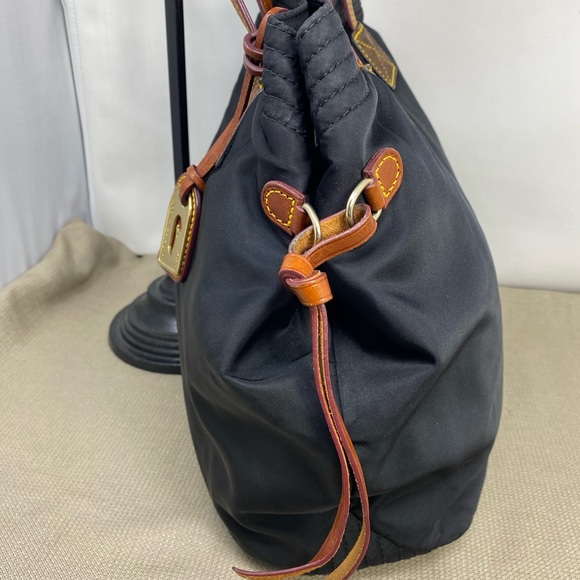 DOONEY & BOURKE BLACK NYLON CINCH-SIDE TOTE - Picture 4 of 12